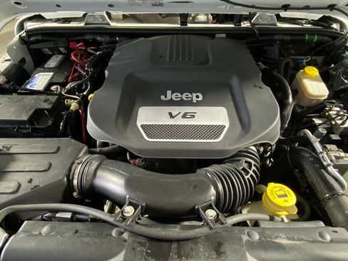 Used 2015 Jeep Wrangler Unlimited Sport w/ Quick Order Package 24S AWD/4WD image 12
