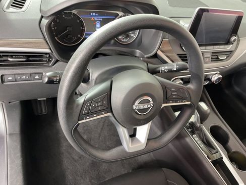 Used 2025 Nissan Altima 2.5 SV image 25