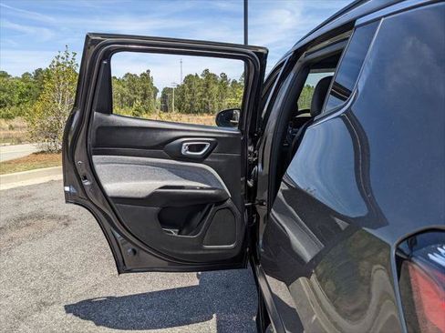 Certified 2024 Jeep Compass Latitude AWD/4WD image 54