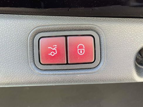 Used 2017 Mercedes-Benz E 300 image 11