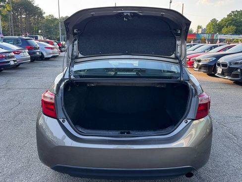 Used 2018 Toyota Corolla LE FWD image 7