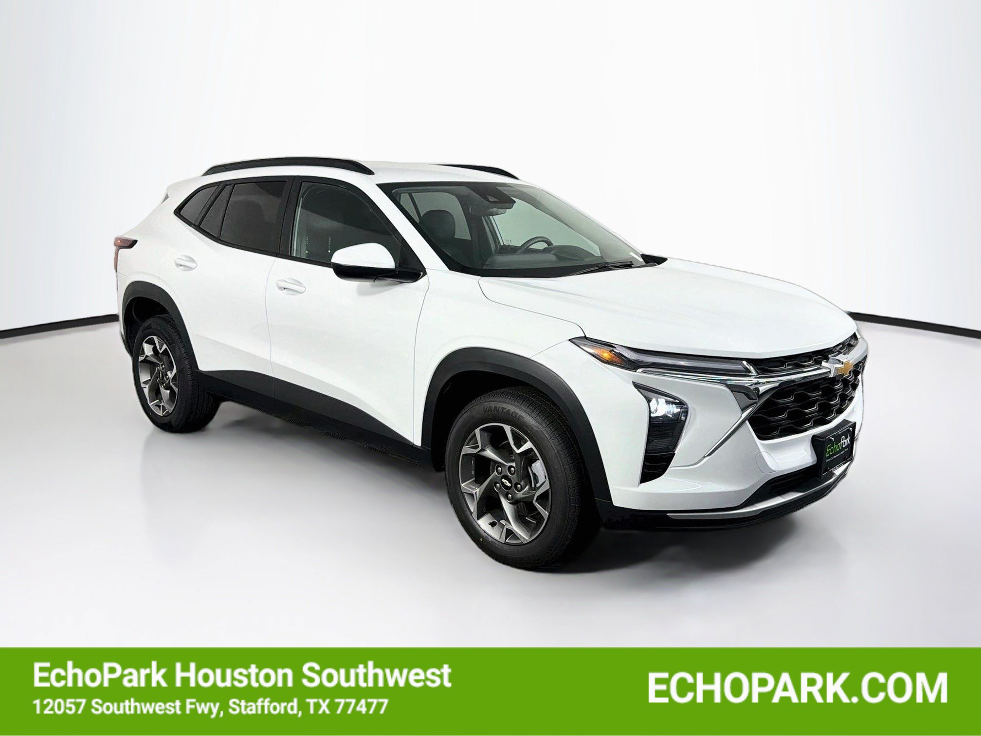 Used 2025 Chevrolet Trax LT FWD image 1