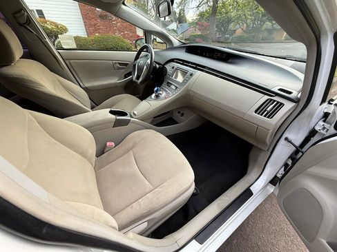 Used 2013 Toyota Prius Two FWD image 9