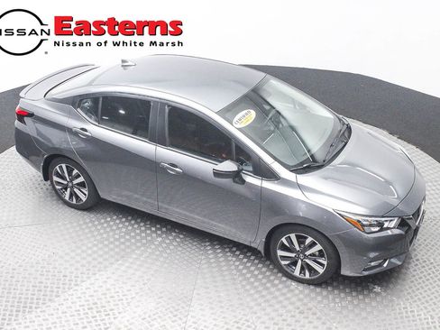 Used 2021 Nissan Versa SR FWD image 3