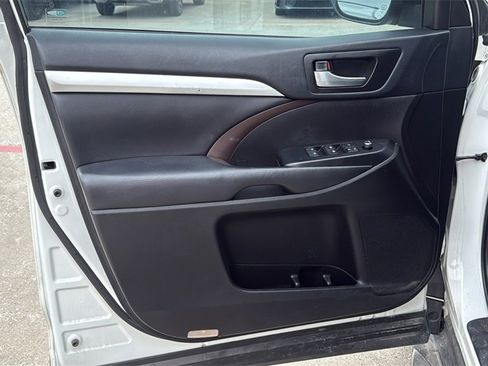 Used 2019 Toyota Highlander XLE image 5