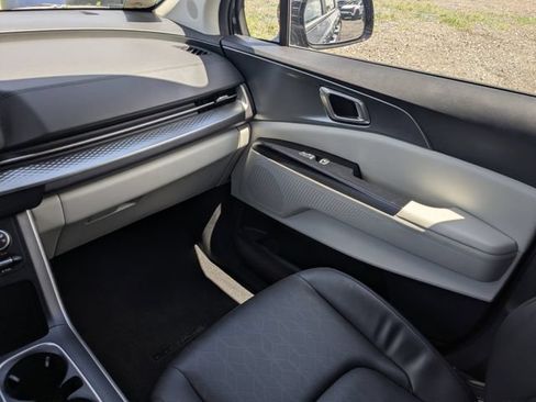 Certified 2024 Kia Carnival LX FWD image 22