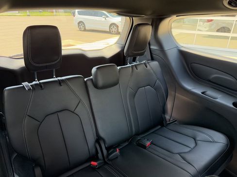 New 2026 Chrysler Pacifica Select FWD image 39