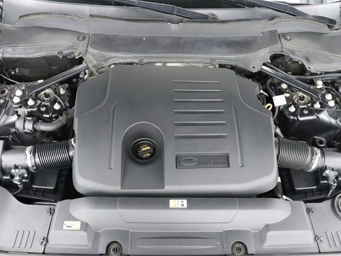 Used 2019 Land Rover Range Rover Sport HST image 9