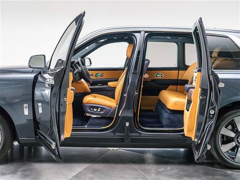 Used 2024 Rolls-Royce Cullinan AWD/4WD image 21