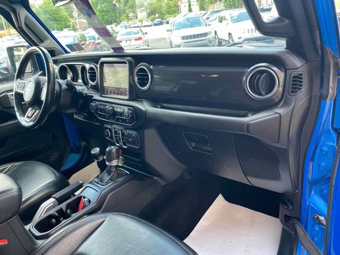 Used 2022 Jeep Wrangler Unlimited Sahara AWD/4WD image 28