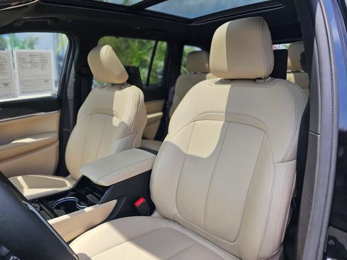 Used 2023 Jeep Grand Cherokee 4WD 4xe w/ Luxury Tech Group II image 25