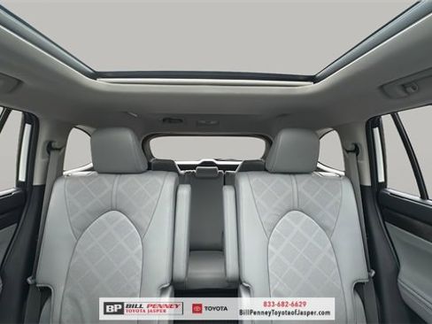 New 2026 Toyota Highlander Platinum image 18