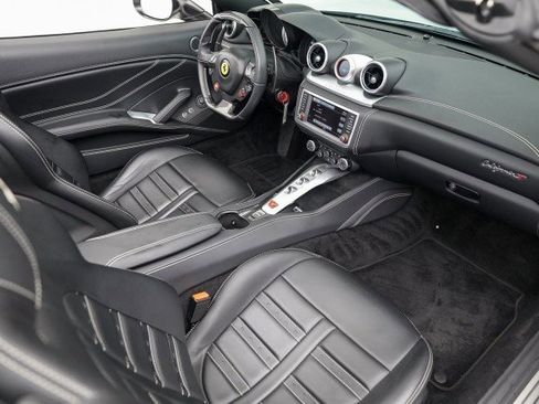 Used 2016 Ferrari California T image 29