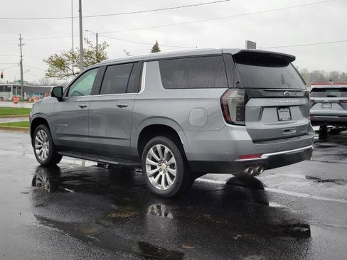 New 2026 Chevrolet Suburban Premier image 3