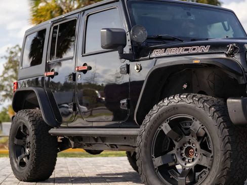 Used 2015 Jeep Wrangler Unlimited Rubicon AWD/4WD image 3