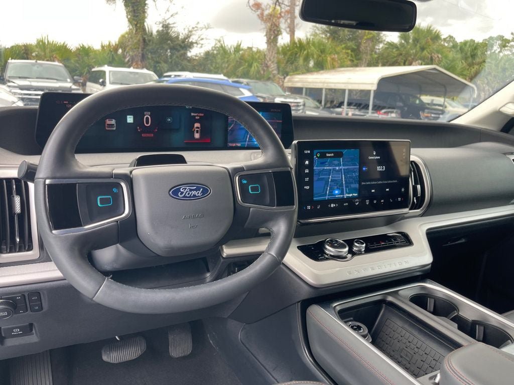 Used 2025 Ford Expedition Active AWD/4WD image 15