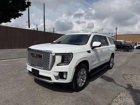 Used 2022 GMC Yukon XL Denali AWD/4WD image 5