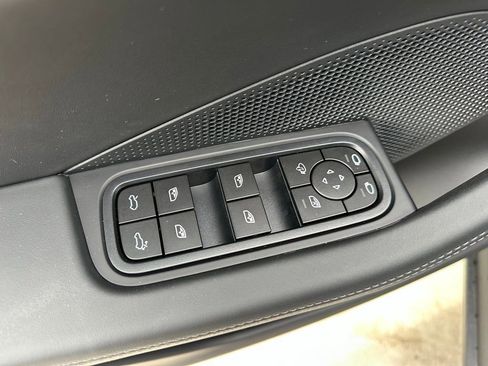 Used 2026 Porsche Macan Electric RWD image 21
