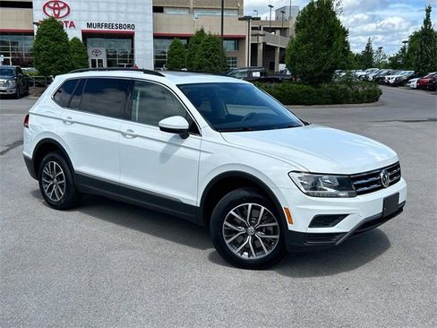 Used 2020 Volkswagen Tiguan SE w/ Panoramic Sunroof Package image 2