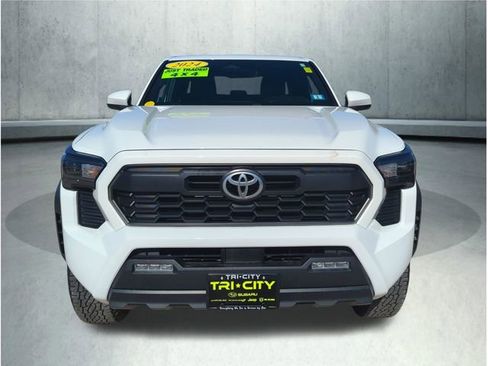 Used 2024 Toyota Tacoma TRD Off-Road image 10