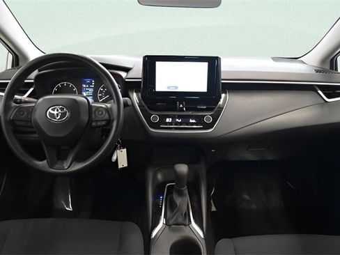 Used 2025 Toyota Corolla LE image 5