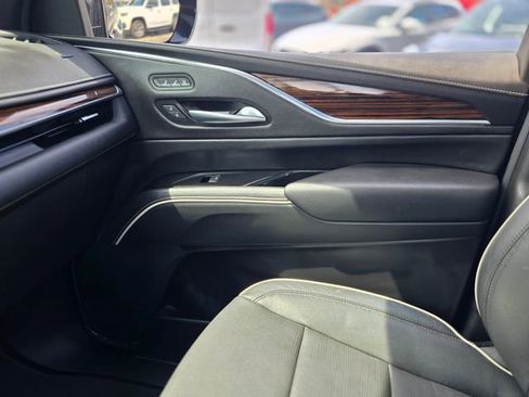 Used 2023 Cadillac Escalade Premium Luxury image 31