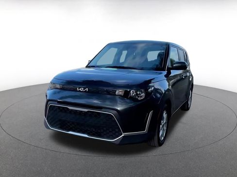 Used 2025 Kia Soul LX w/ LX Technology Package FWD image 7