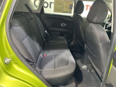 Used 2016 Kia Soul + image 15