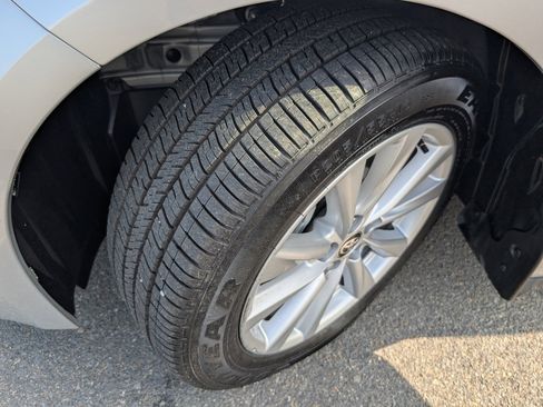 Used 2025 Toyota Corolla SE image 21