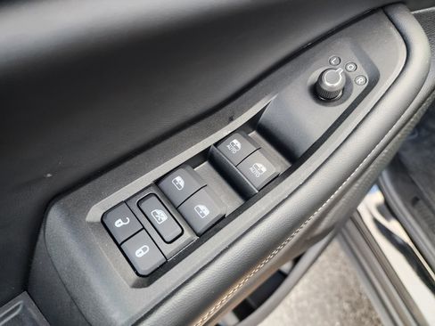 Used 2025 Jeep Grand Cherokee Laredo X image 24