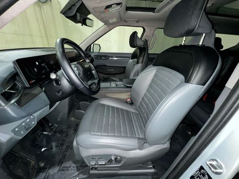 Used 2024 Kia EV9 Land AWD/4WD image 16