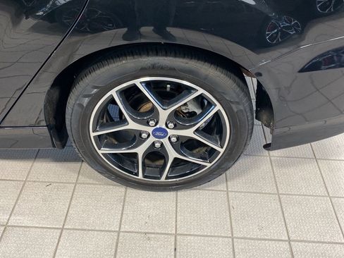 Used 2015 Ford Focus SE w/ SE Sport Package FWD image 4