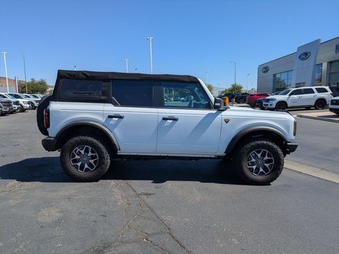 Certified 2022 Ford Bronco Badlands AWD/4WD image 3