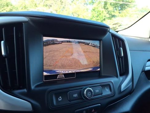 Used 2024 GMC Terrain SLE w/ Driver Convenience Package FWD image 18