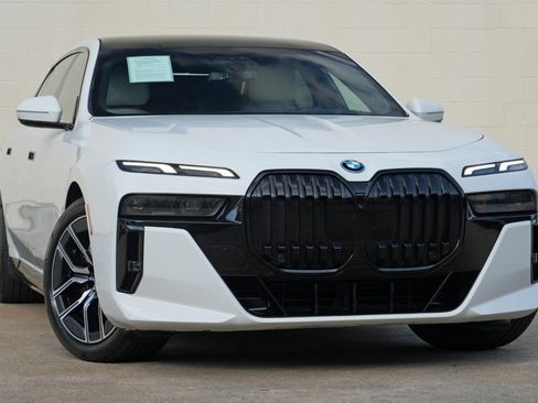 Used 2023 BMW i7 xDrive60 AWD/4WD image 4