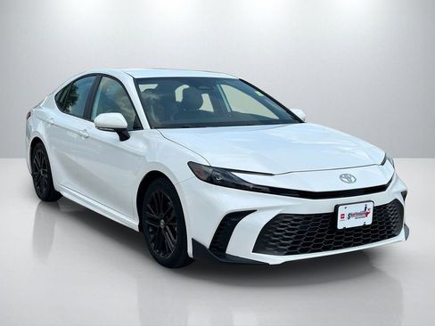 Certified 2025 Toyota Camry SE FWD image 3