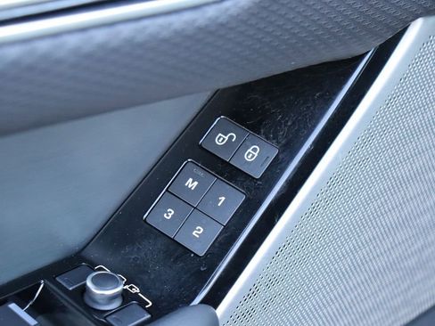 Used 2018 Land Rover Range Rover Velar R-Dynamic SE image 46