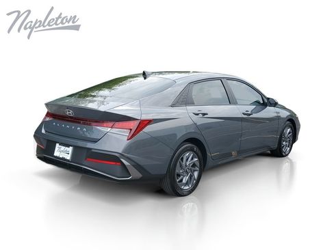 Used 2024 Hyundai Elantra SEL FWD image 6