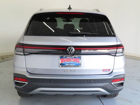 New 2025 Volkswagen Taos SE image 5