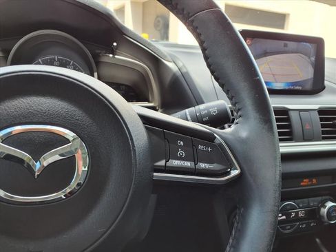 Used 2018 MAZDA MAZDA3 Touring FWD image 18