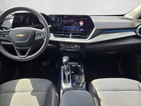 Used 2025 Chevrolet Trax LT image 15