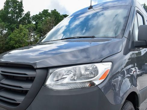 Used 2024 Mercedes-Benz Sprinter 2500 image 10