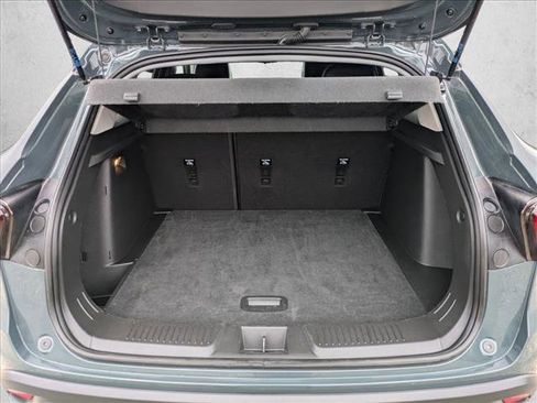 Used 2025 Chevrolet Trax LT w/ LT Convenience Package image 6