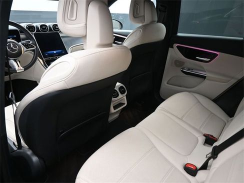 Used 2024 Mercedes-Benz GLC 300 image 23