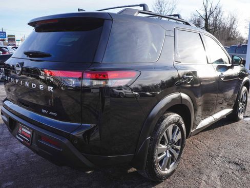 Used 2024 Nissan Pathfinder SV image 5