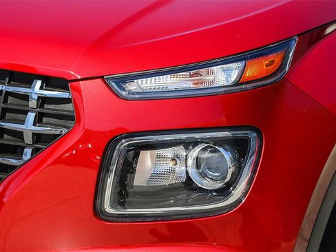 Certified 2024 Hyundai Venue SEL image 4