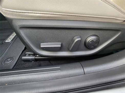 Used 2025 Genesis G70 2.5T image 18