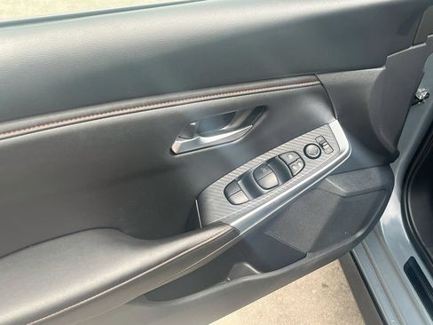Used 2025 Nissan Sentra SR w/ Midnight Edition FWD image 17