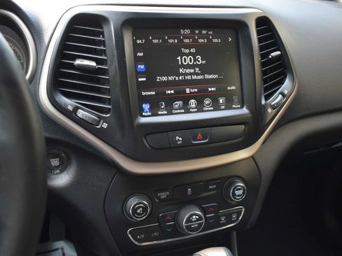 Used 2018 Jeep Cherokee Limited AWD/4WD image 18