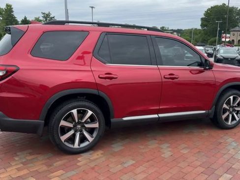 Certified 2025 Honda Pilot Elite image 3